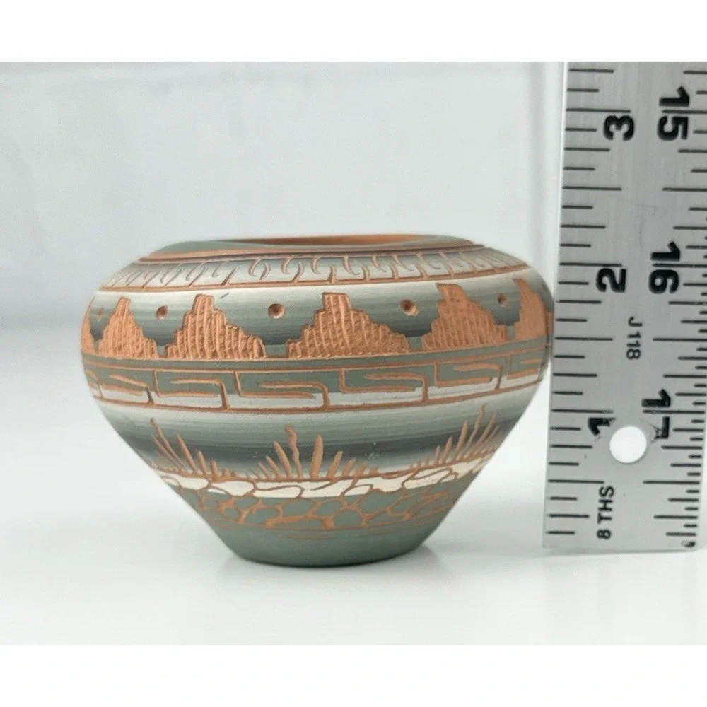 Navajo Etched Pottery Vase Seed Pot Green White Grass Plateau Nature Signed MG